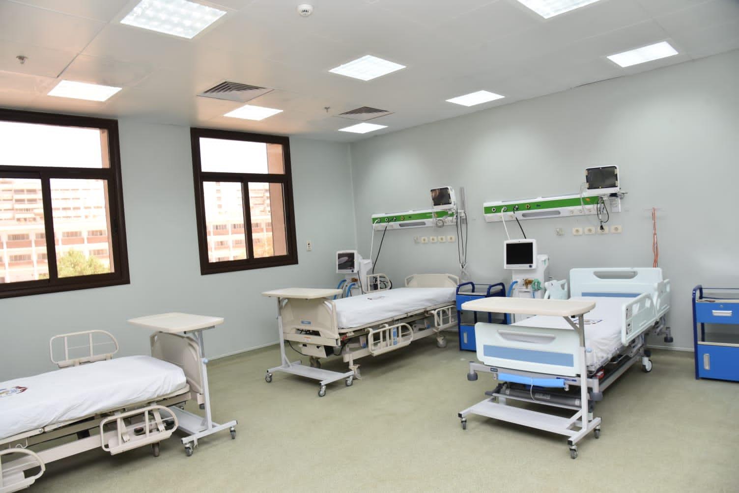 وزير التعليم العالي يفتتح قسم جراحة العظام في مستشفى الإصابات بجامعة أسيوط (1)