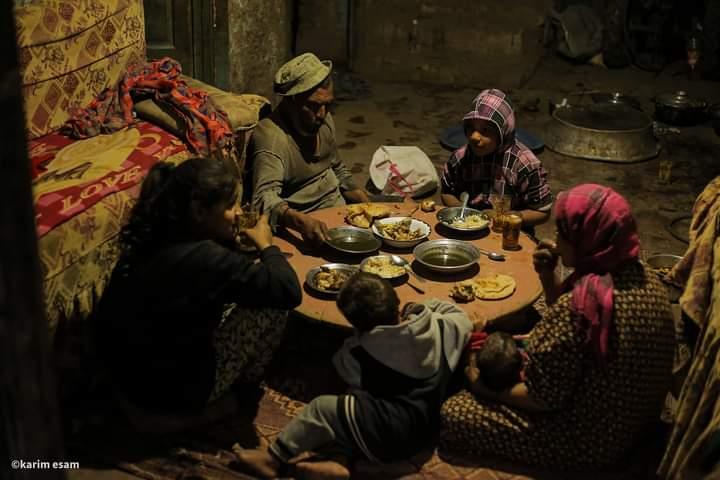 أسرة الباجور بعد تداول صور إفطارهم                                                                                                                                                                      