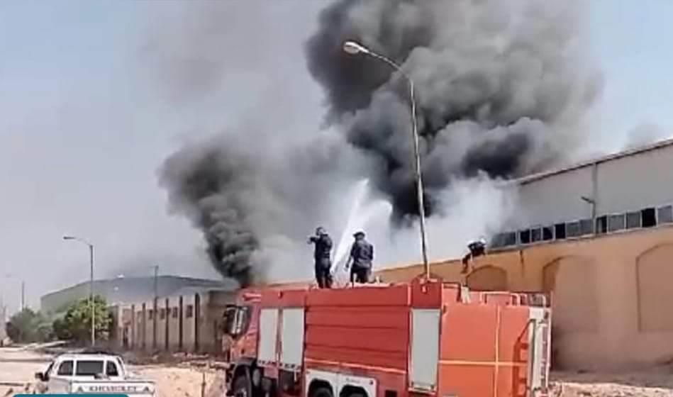 حريق هائل داخل مصنع مراوح