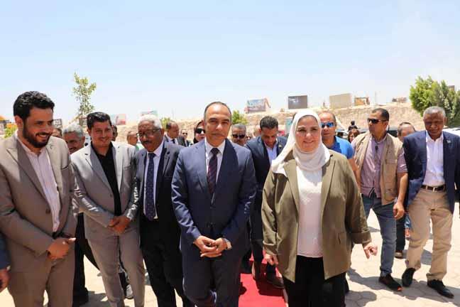 وزيرة التضامن ونائب محافظ المنيا يفتتحان مركز التدريب (1)