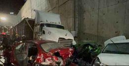  شاحنة تدهس سيارات زفاف في حادث مروع