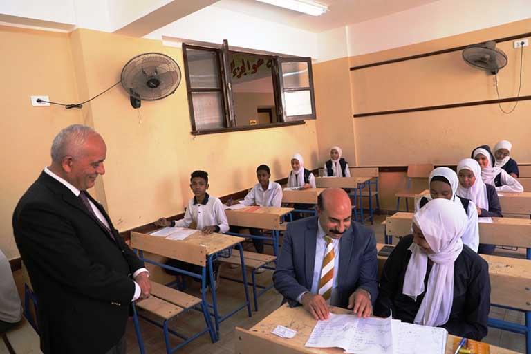 وزير التعليم يتفقد امتحانات الشهادة الإعدادية بأسوان 