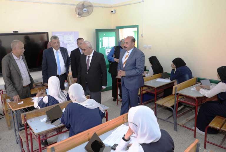 وزير التعليم يتفقد امتحانات الصف الثاني الثانوي 