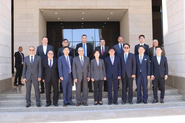شاكر يستقبل وزيرة البيئة الكورية لبحث تعزيز التعاون وزيادة فرص الاستثمار (2)