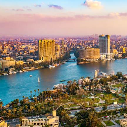 السفارة الأمريكية بالقاهرة تدعو السائحين لزيارة القاهرة