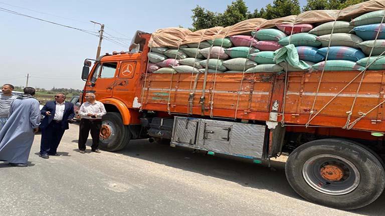 ضبط 4 سيارات محملة قمح بهدف الاحتكار في المنيا