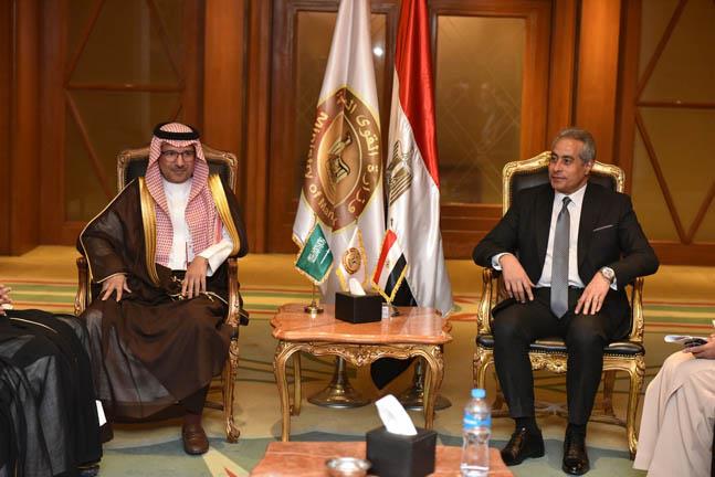 نائب وزير الموارد البشرية والاجتماعية السعودي خلال لقائه مع وزير القوى العاملة