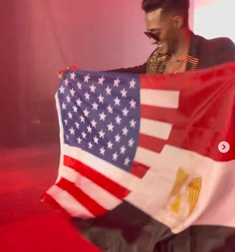 محمد رمضان يرفع علم مصر بأمريكا (3)
