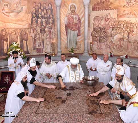 البابا تواضروس يصلي قداس عيد مارمرقس (2)