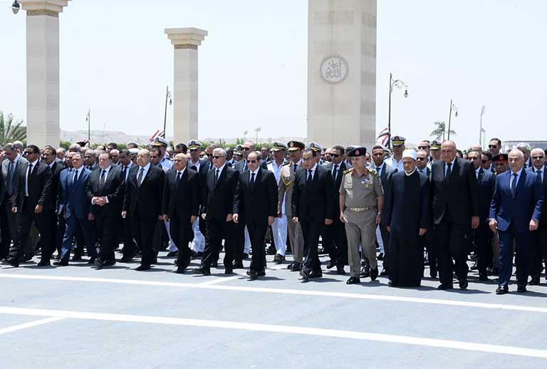 الرئيس السيسي يشارك في تشييع جنازة والدة رئيس الوزراء