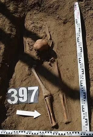 اكتشاف مقبرة جماعية لمصاصي دماء في بولندا.. لن تتوقع ما وجده الباحثون