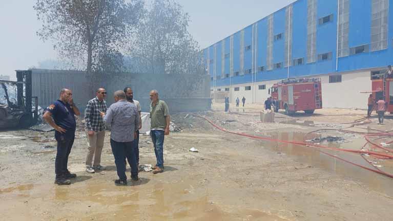 حريق داخل مصنع ورق (2)