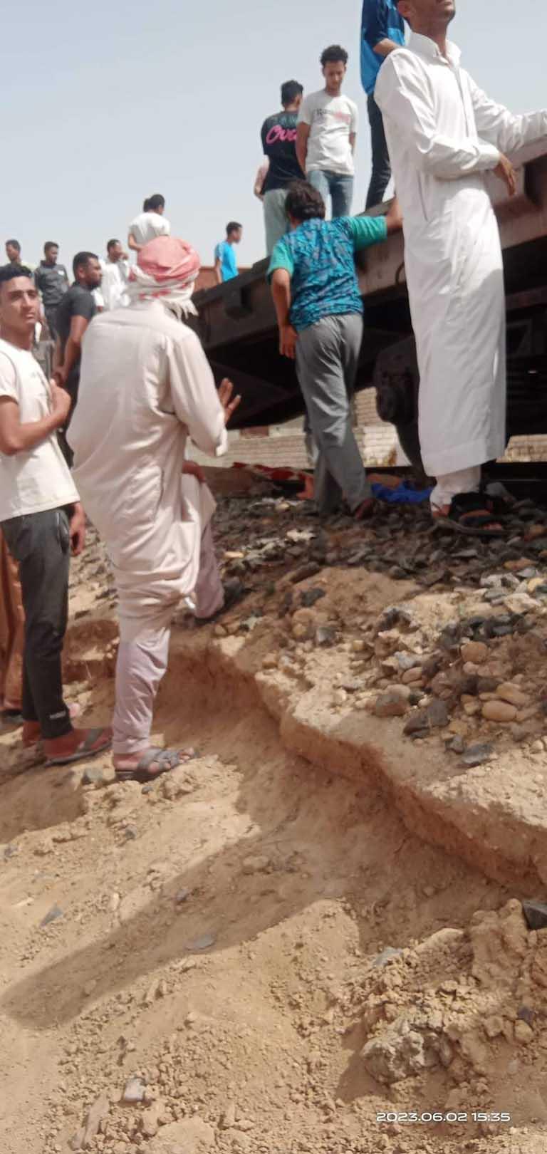 قطار يدهس توك توك بالبحيرة 