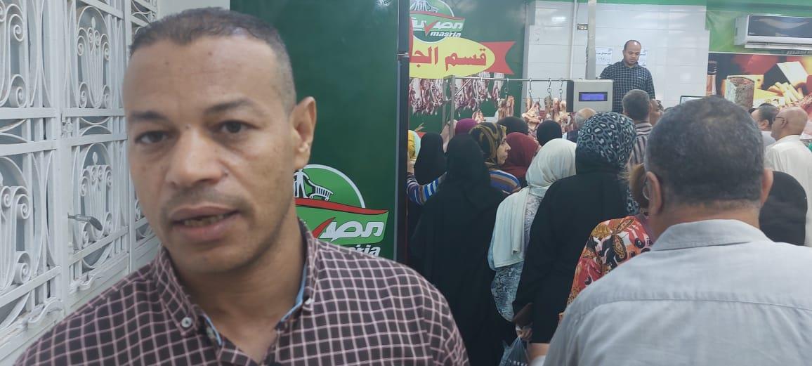 جولة المحاسب ممدوح حماد وكيل وزارة التموين بمحافظة أسيوط على شوادر اللحوم (6)