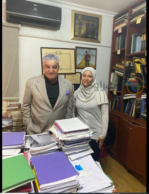 الدكتور زاهي حواس مع محررة مصراوي منى الموجي