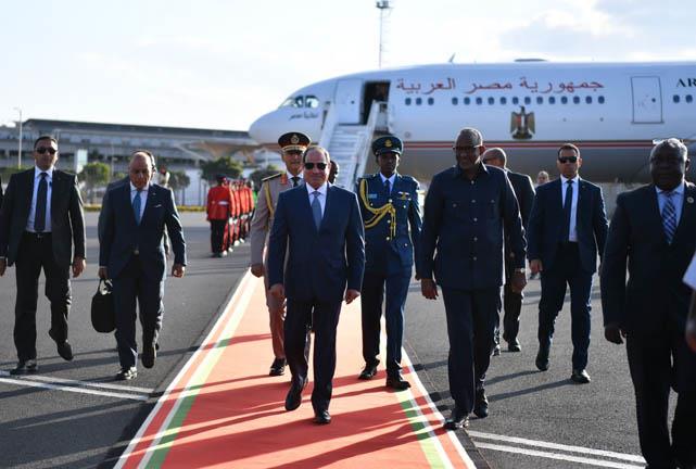 الرئيس السيسي يصل نيروبي (1)