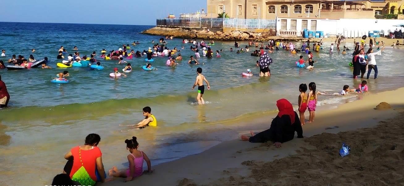 ارتفاع الأمواج بشواطئ الإسكندرية (2)