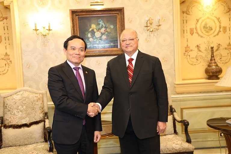 محافظ القاهرة يلتقي نائب رئيس الوزراء الفيتنامي