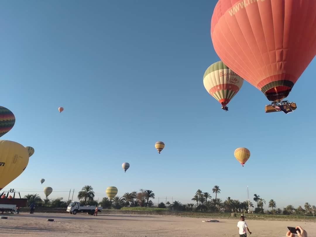 رحلة بالون طائر