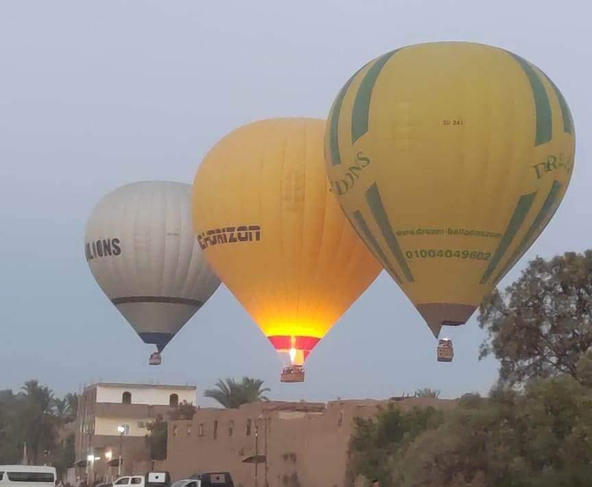 رحلة بالون طائر