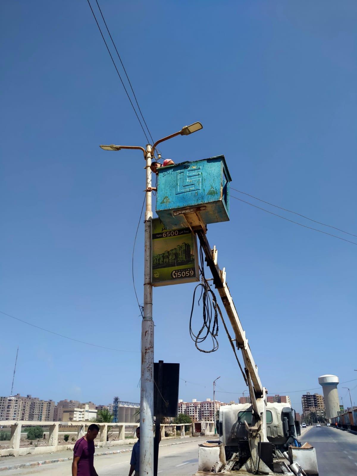 فصل الكهرباء عن 779 لوحة إعلانية مضيئة في المنيا (3)
