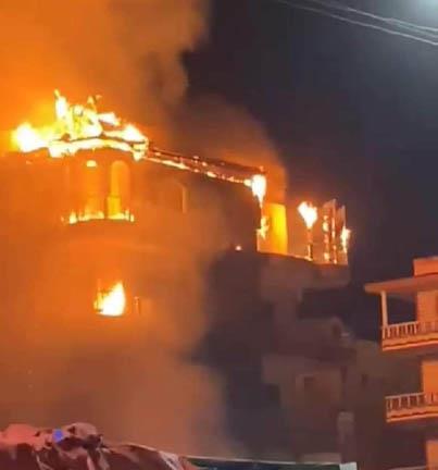 16 مصابًا والنيران تلتهم عقارًا ومحلات (10)