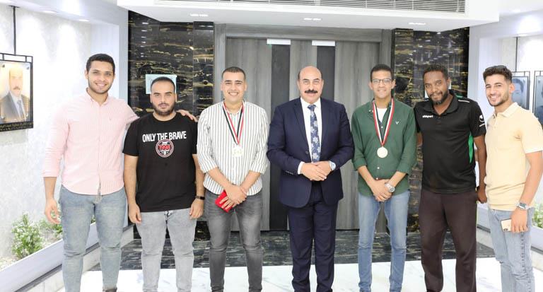محافظ أسوان يكرم الفائزين في سباق الدراجات بأسبوع الشباب 