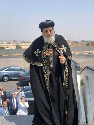 البابا تواضروس يغادر مطار القاهرة متوجهًا إلى المجر
