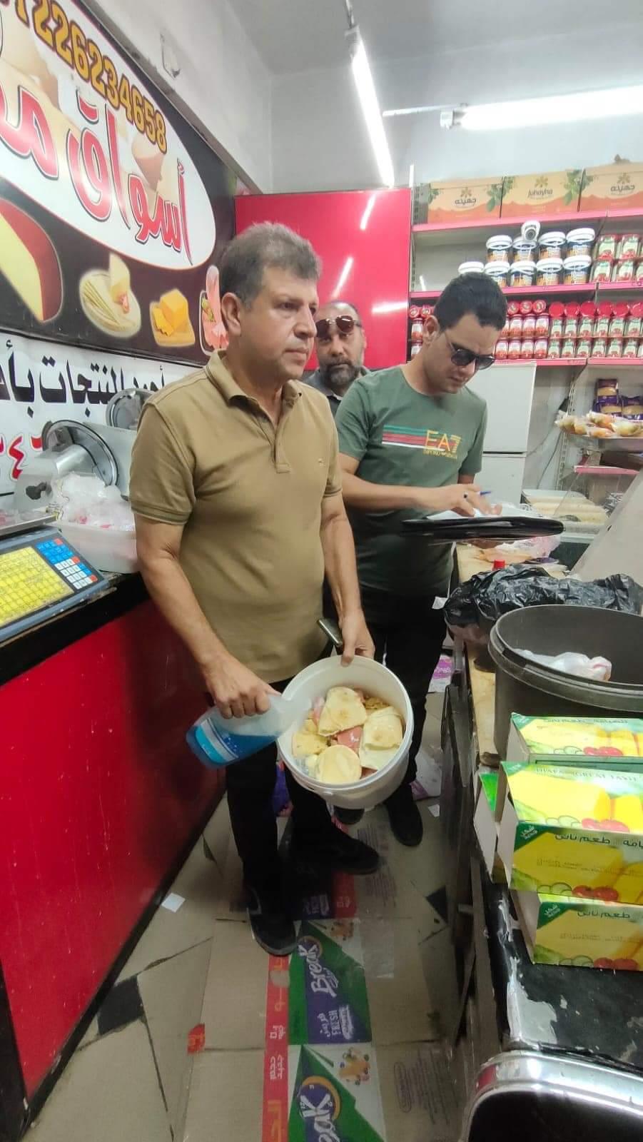 تشميع سوبر ماركت ومعمل لتجهيز الحلويات في بورسعيد