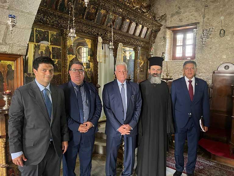 محافظ جنوب سيناء يزور كنيسة سانت كاترين في اليونان 