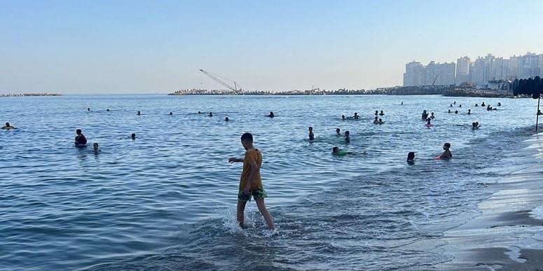 استقرار أمواج البحر على شواطئ الإسكندرية (1)