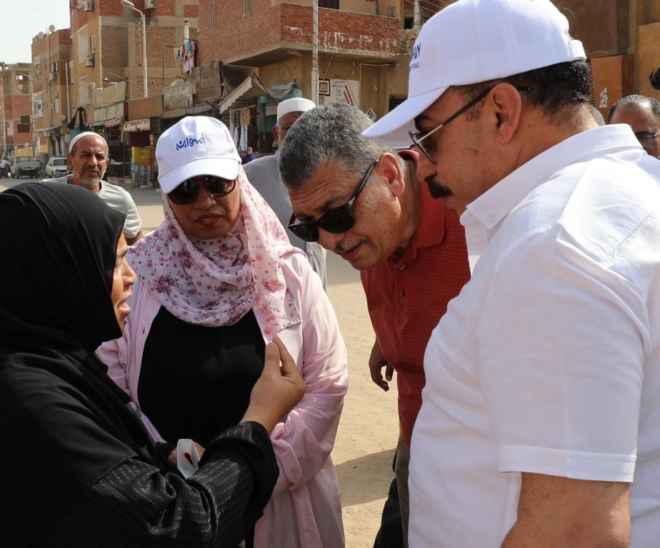 محافظ أسوان يتفقد مناطق التجاريين والنفق والحصايا