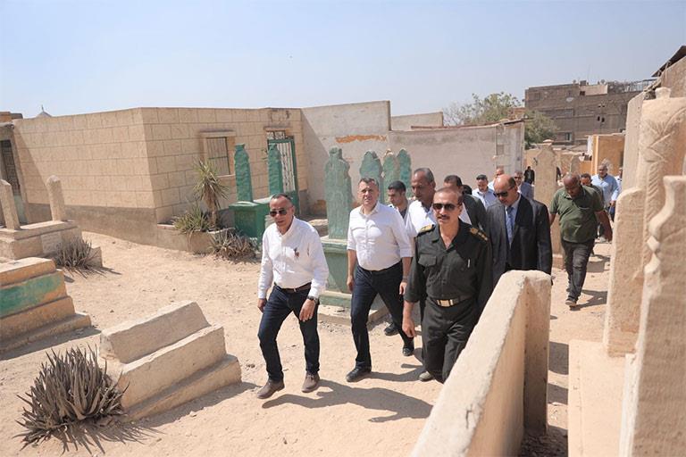 وزير السياحة والآثار يتفقد مقابر الصحابة بمنطقة الأبجية 