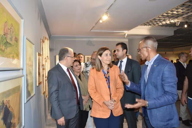 وزيرة الثقافة تفتتح معرض سكتش بمتحف محمود خليل وحرمه (11)