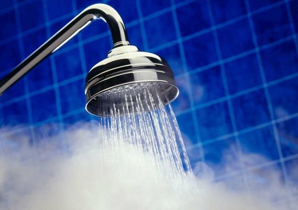 الاستحمام بالماء الساخن يهدد صحتك في الشتاء
