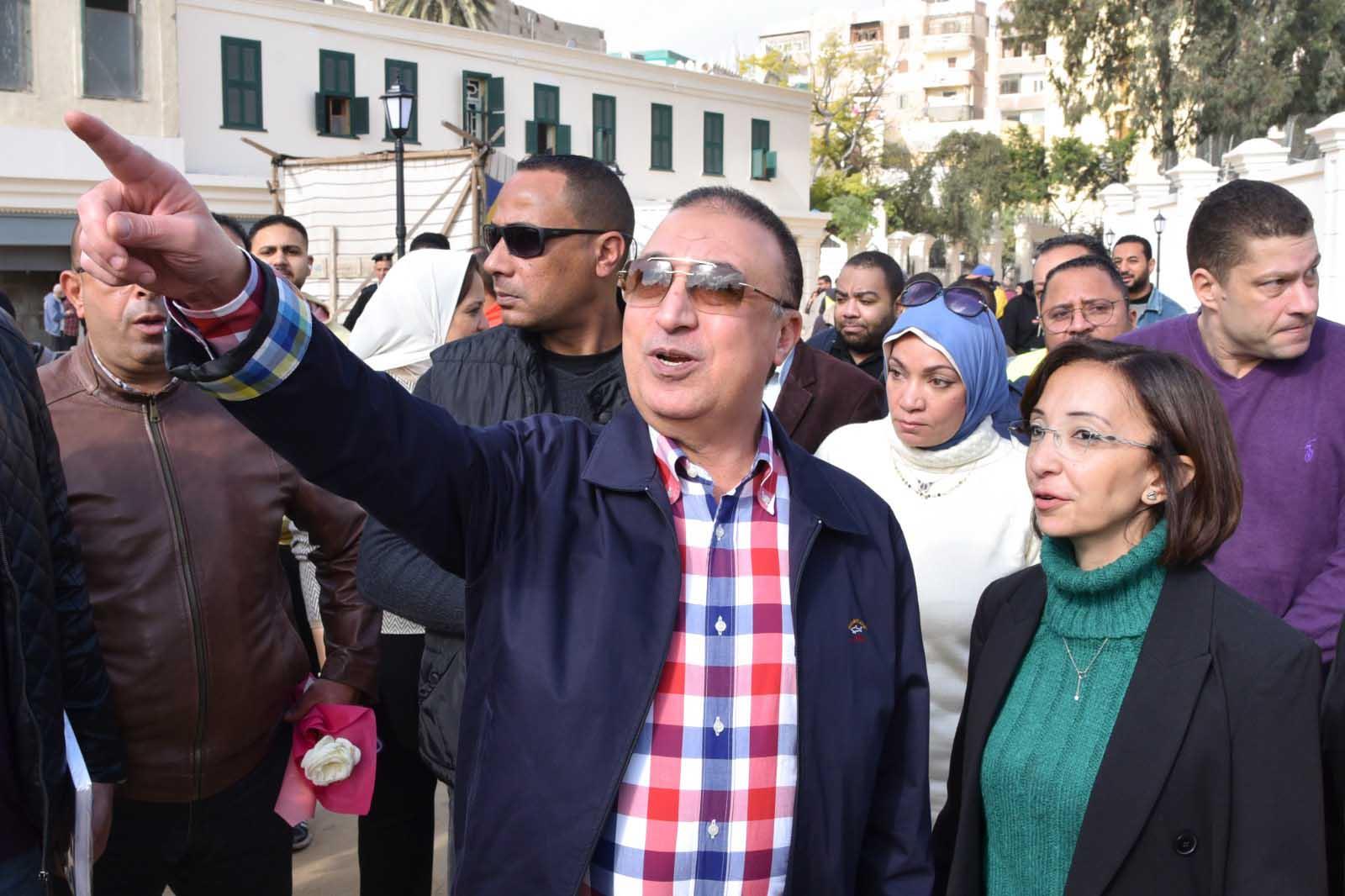محافظ الإسكندرية يتفقد تطوير شارع النبي دانيال 
