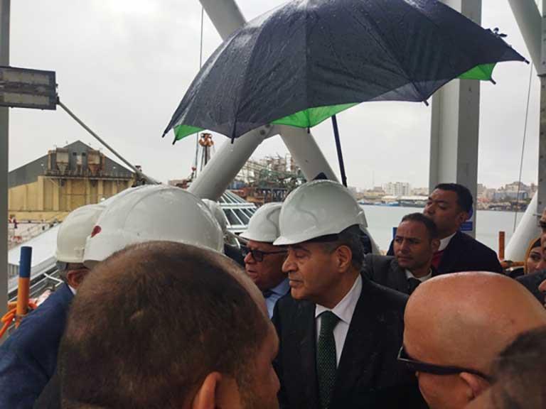 وزير التموين يتفقد صومعة الأقماح المستوردة ببورسعيد تحت الأمطار