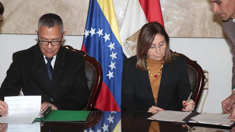 وزيرة الثقافة ونظيرها الفنزويلي يوقعان بروتوكول تعاون