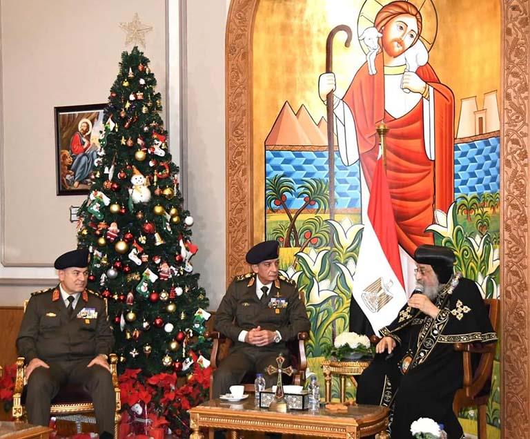 وزير الدفاع يهنئ البابا تواضروس بمناسبة عيد الميلاد المجيد (2)