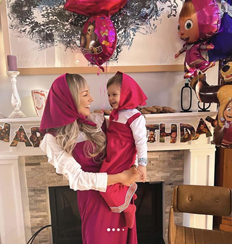 الفنانة التركية مريم أوزرلي بعيد ميلاد ابنتها