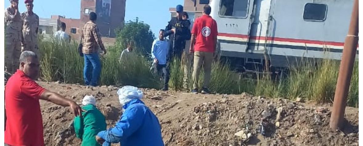 الهلال الأحمر يجري تقييم لمصابي حادث قطاري المنيا (1)