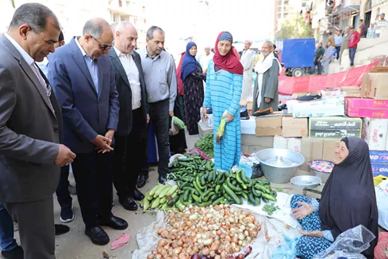 محافظ المنيا يتفقد مخابز وأسواق بني مزار