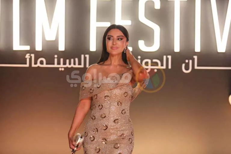 ميساء مغربي بإطلالة ذهبية