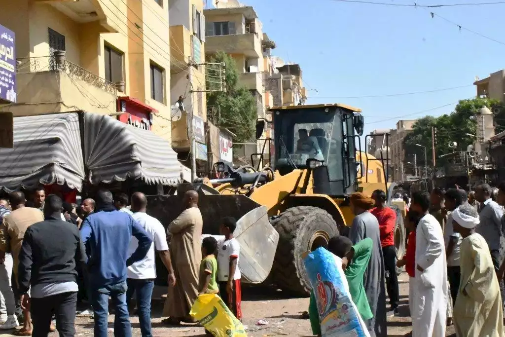 حملة لإزالة الإشغالات بسوق السيل الجديد