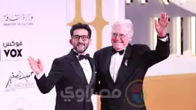 حسين فهمي يرحب بأحمد حلمي 