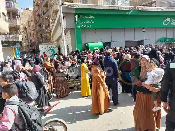 زحام شديد على مكاتب البريد بسوهاج لشراء كراسات شروط سكن لكل المصريين