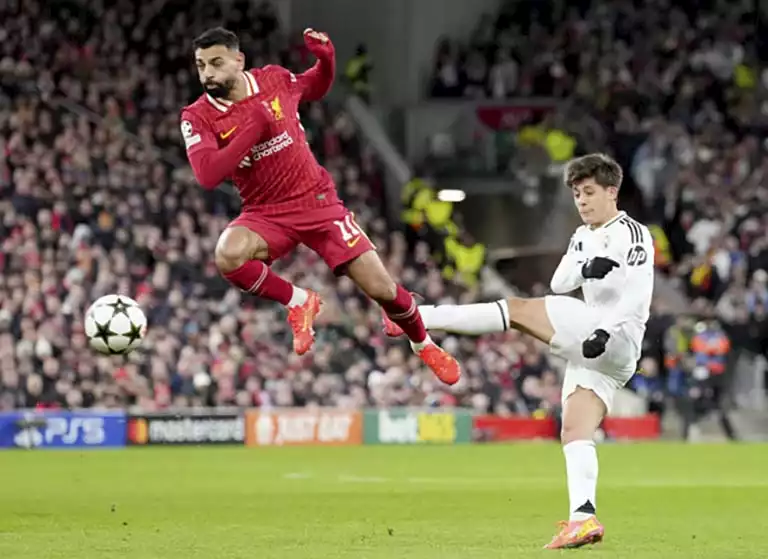 محمد صلاح لاعب ليفربول من مباراة ريال مدريد_5