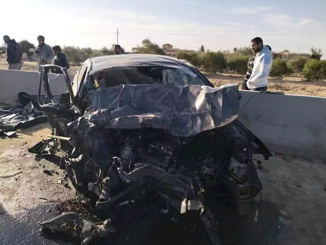 آثار حادث تصادم ملاكي وميكروباص بمطروح ٢