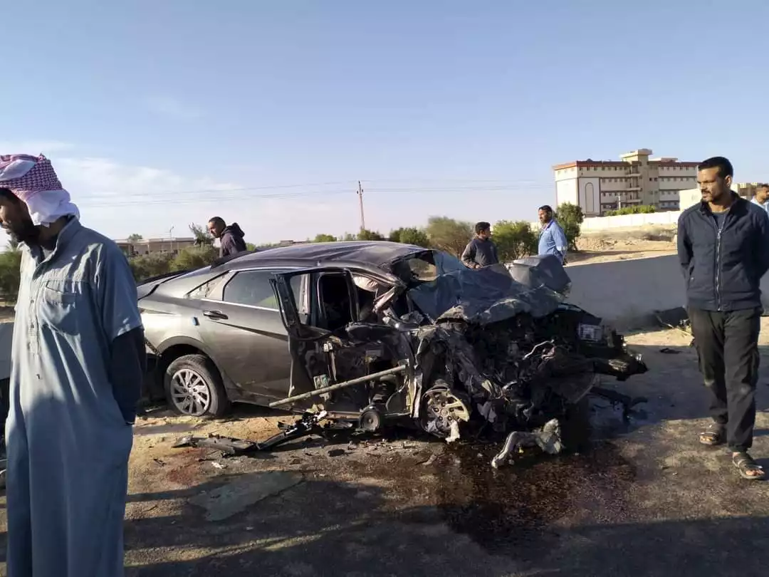 آثار حادث تصادم ملاكي وميكروباص بمطروح