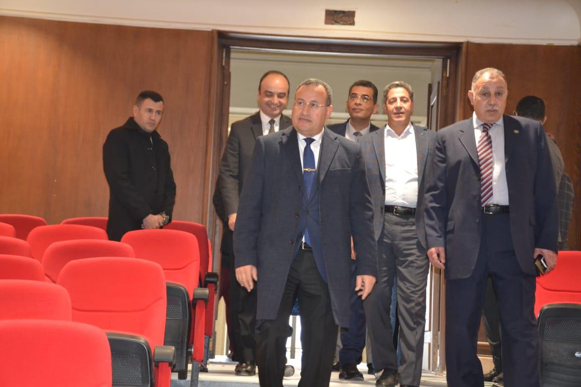 رئيس جامعة الإسكندرية يتفقد انتظام الدراسة (1)